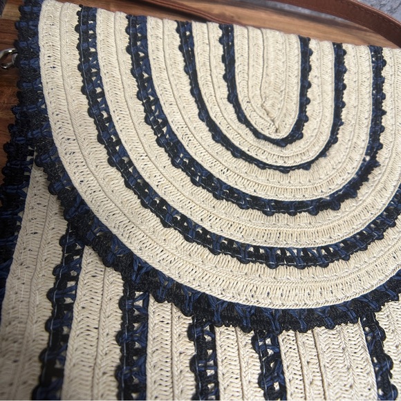 EUC Off Park Collection Costal Cream and Navy Shoulder Purse for Vacation Beach - Picture 13 of 14